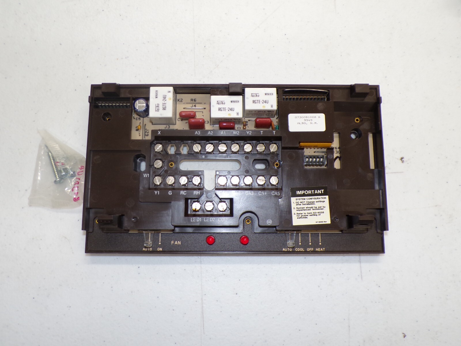 Q7300B1008-HONE HONEYWELL SUBBASE HT/OFF/CL/AU 1H1C 2H2C