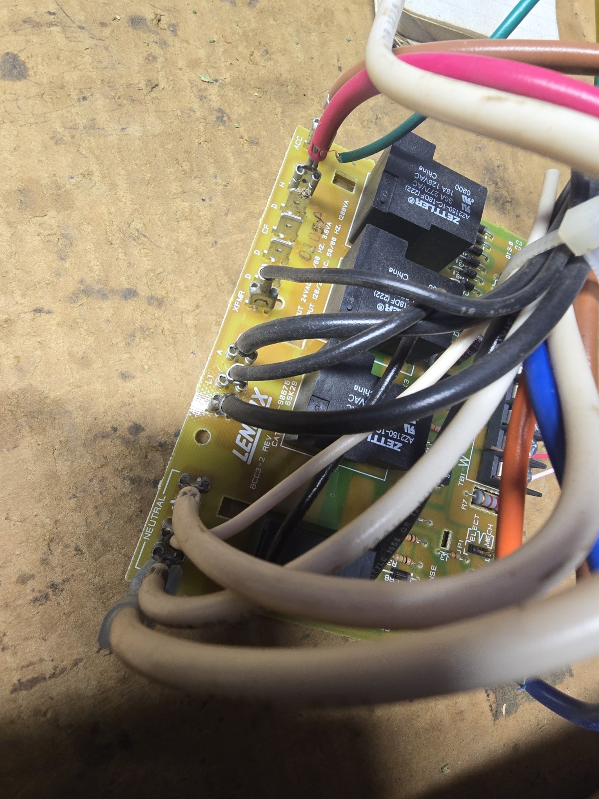 LENNOX BCC3-2 REV B LB-90676 65K29 Furnace Control Board
