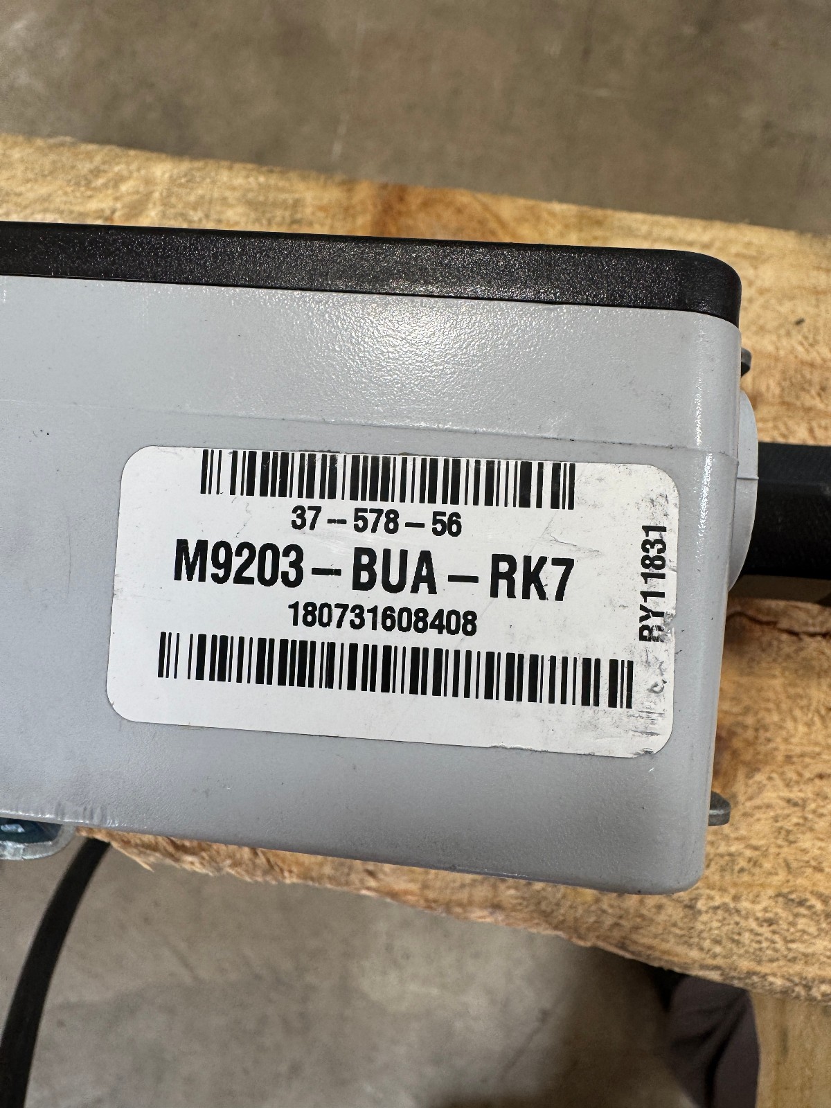 Ruskin RUS-S120 Damper Actuator 27 In- Lb / 3 Nm 100-240V M9203-BUA-RK7 New