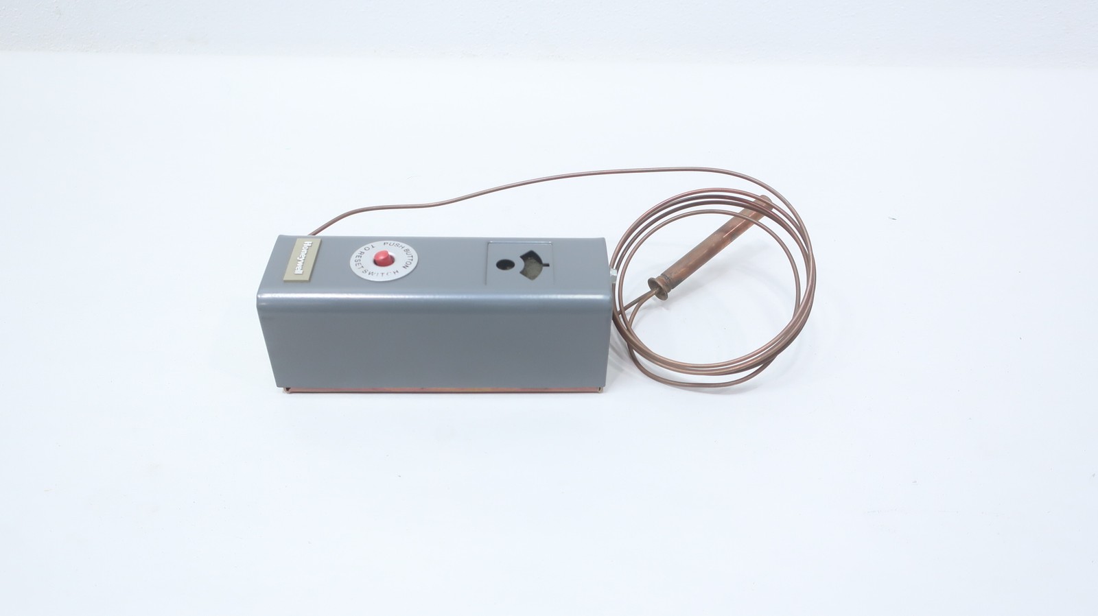 Honeywell L4008E 1156 Aquastat Temperature Controller 120/240v-ac 130-270f