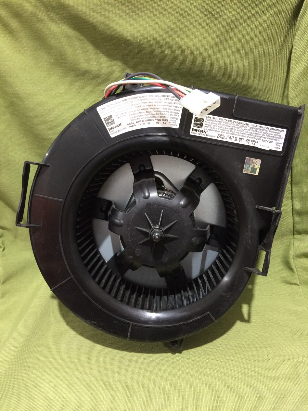 Broan LP110F-B Black Exhaust Ventilation Fan Energy Star 0.3 Amp 120 Volt 60Hz