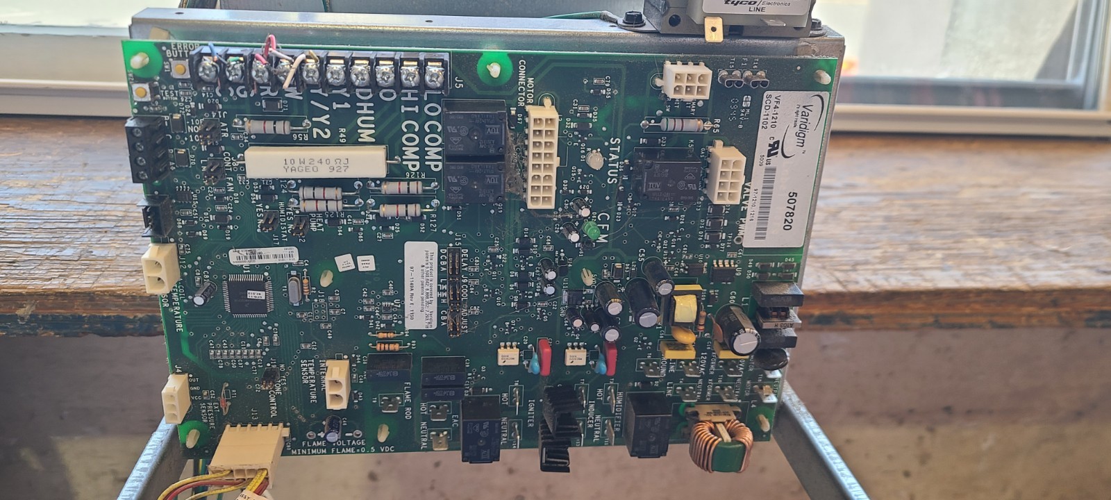 York Luxaire VARIDIGM 507820 Control Circuit Board SCD-1102 VF4-1210, #B04