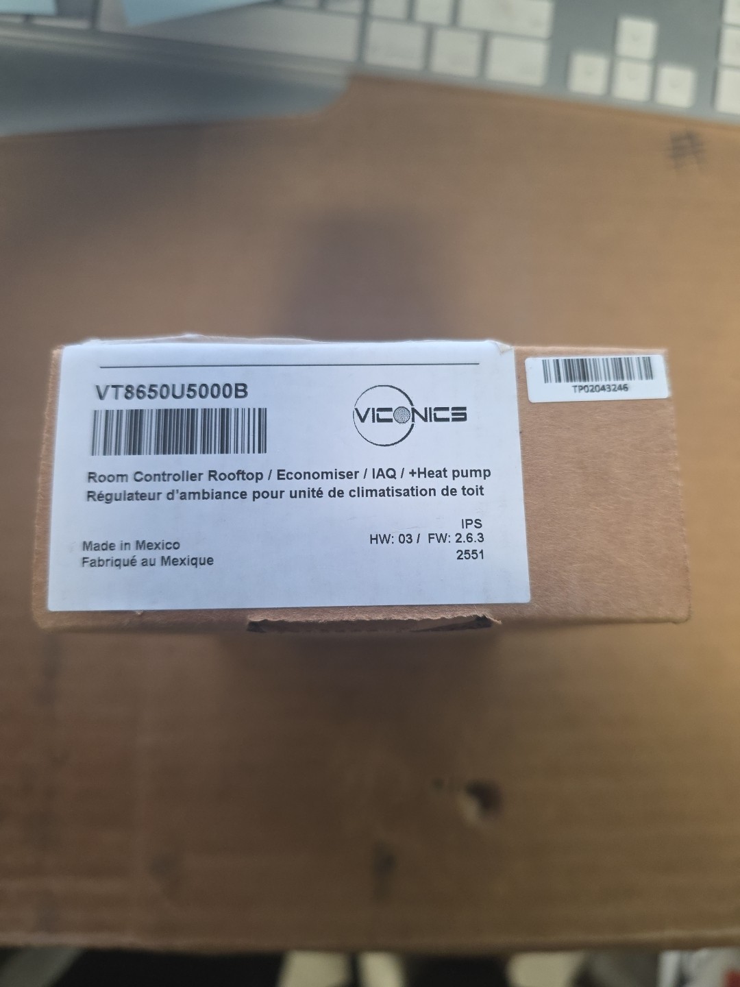 NEW Viconics VT8650U5000B STAGED BACNET THERMOSTAT W/HUMIDITY