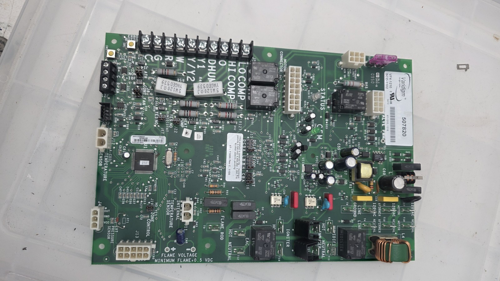 York Luxaire VARIDIGM 507820 Control Board VF4-1210 SCD-1102