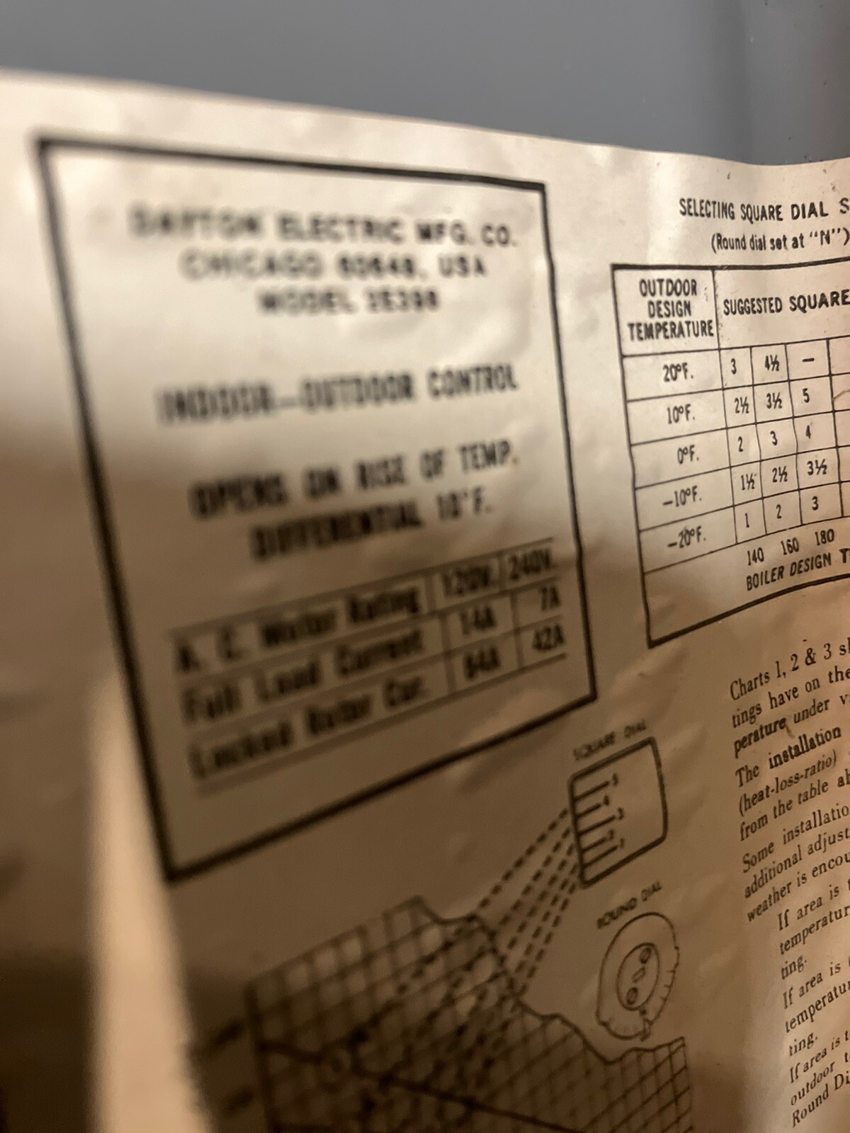DAYTON 2E398 INDOOR/OUTDOOR HOT WATER TEMPERATURE CONTROL New But Shelf Wear