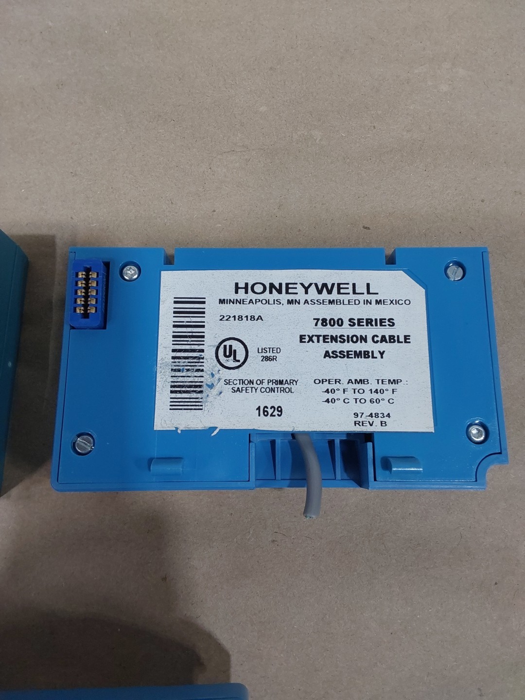HONEYWELL BURNER CONTROL RM7890 A 1015 W/ KEYBOARD DISPLAY & FLAME AMPLIFIER