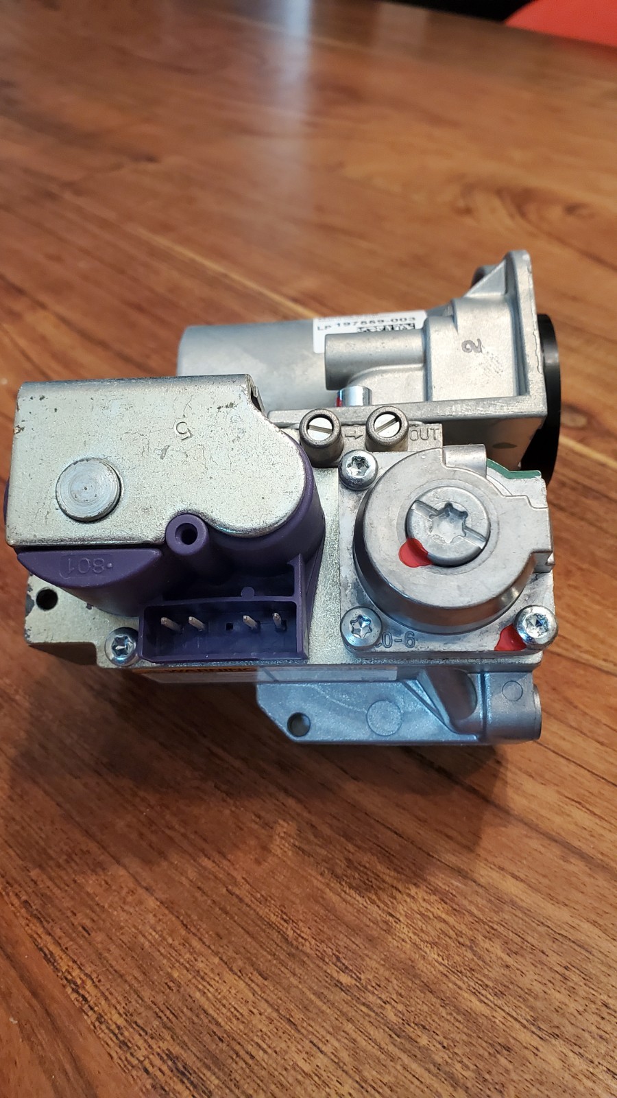 HONEYWELL VK8115V 1366 w/VK8115F GAS VALVE. 1 gasket and 2 screws included.