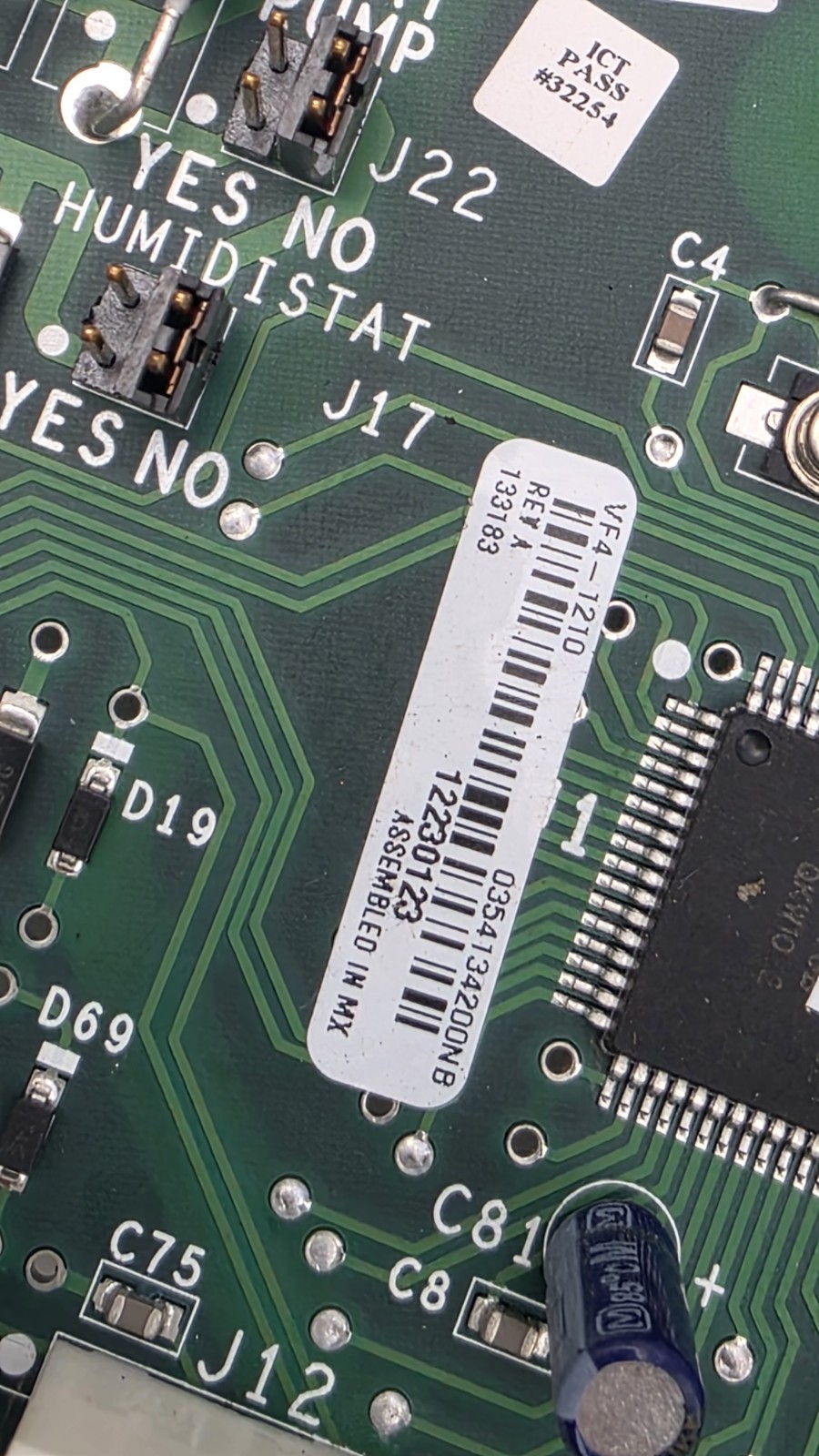 York Luxaire VARIDIGM 507820 Control Board VF4-1210 SCD-1102