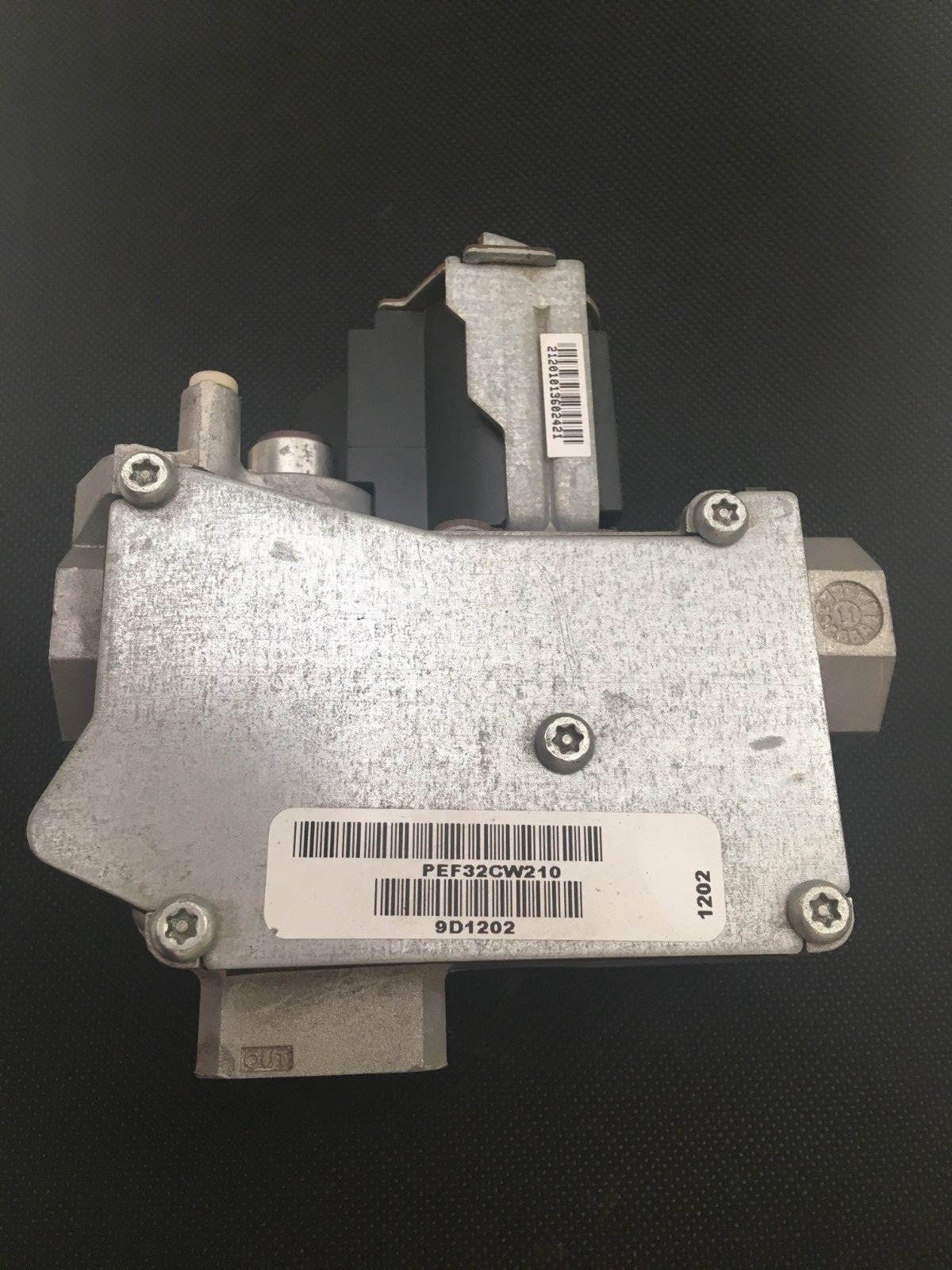 Carrier EF32CW210 WR GEMINI 36J24 618 FURANCE GAS VALVE used FREE shipping #G133