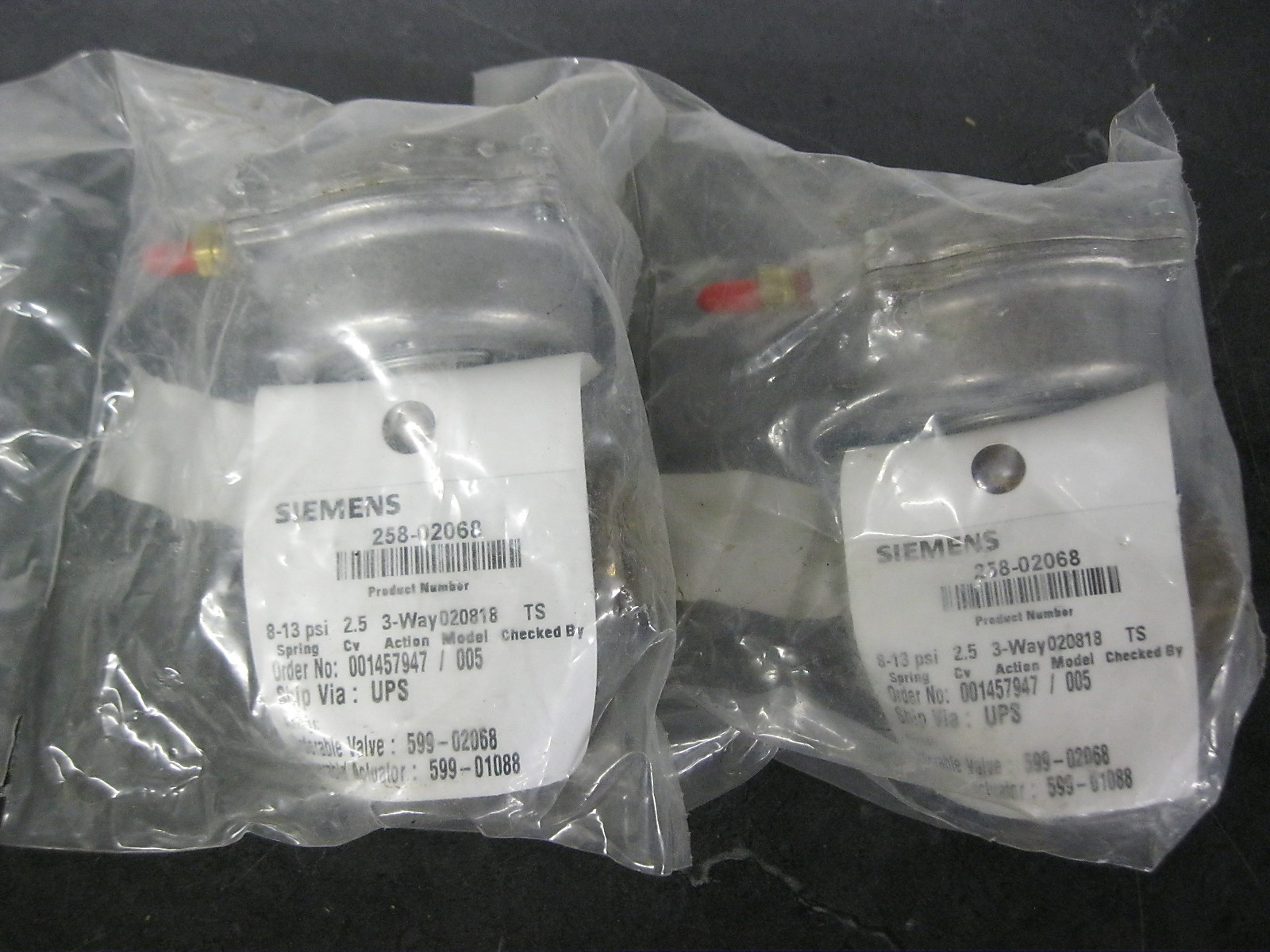 Lot of 2 Siemens MT 3-way 1/2″ pneumatic-actuated Water Mixing Control Valves