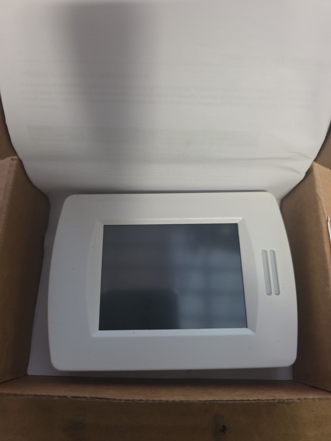 NEW Viconics VT8650U5000B STAGED BACNET THERMOSTAT W/HUMIDITY