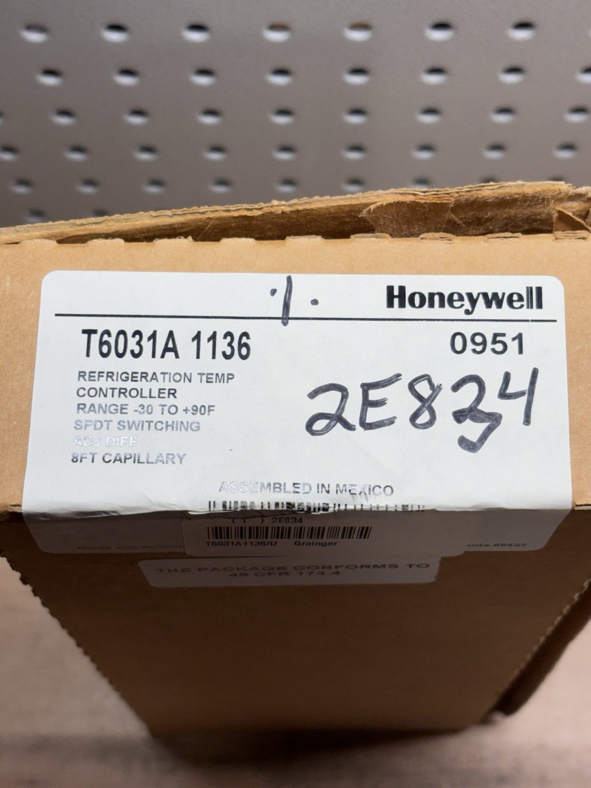 New in box Honeywell T6031A1136 Refrigeration Temp Controller -30 – +90F 8′ Cap