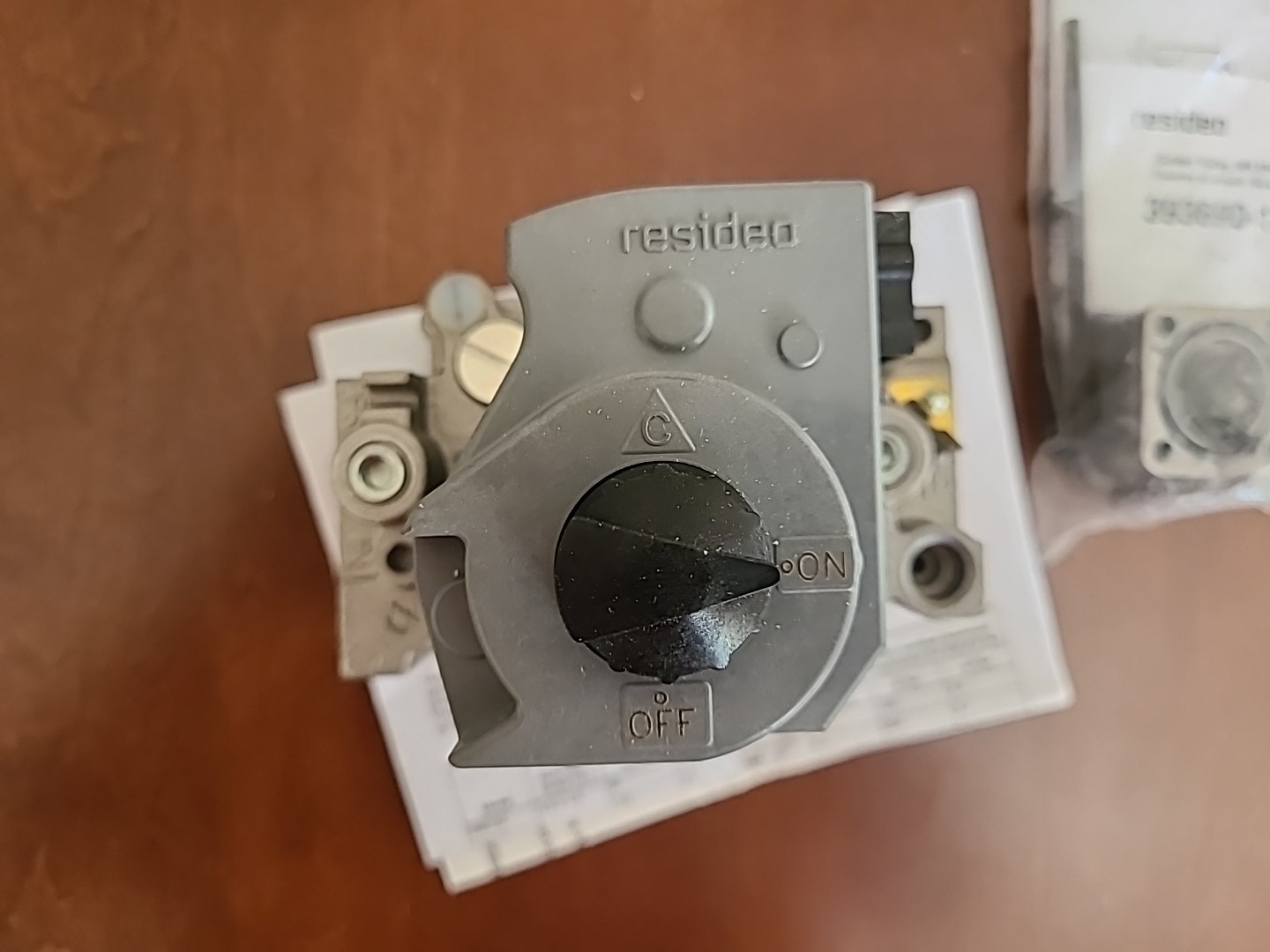 Resideo VR8205A2024 Direct Ignition Combination Gas Control