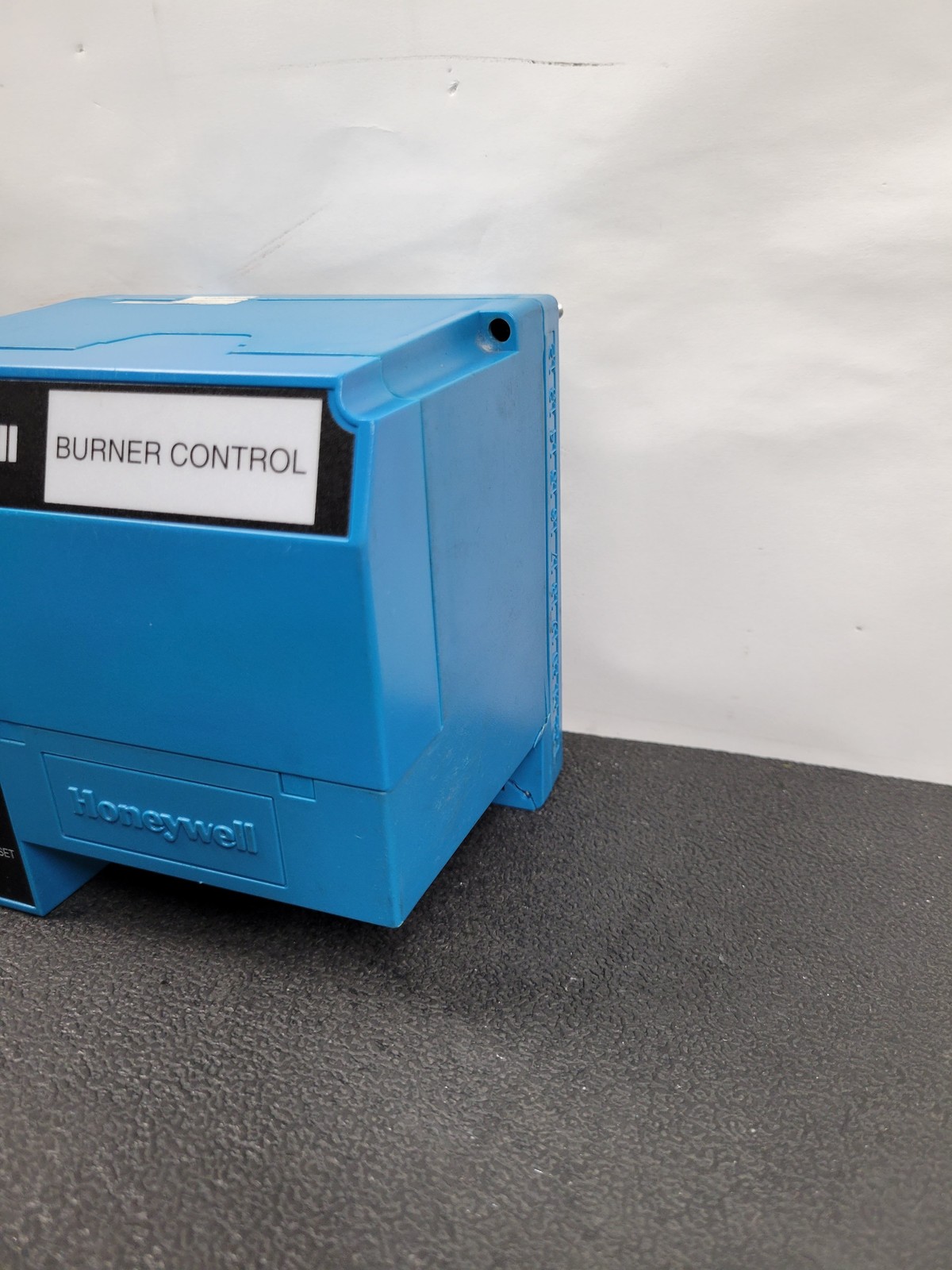 Honeywell RM7890 A 1056 Burner Control Unit RM7890A1015