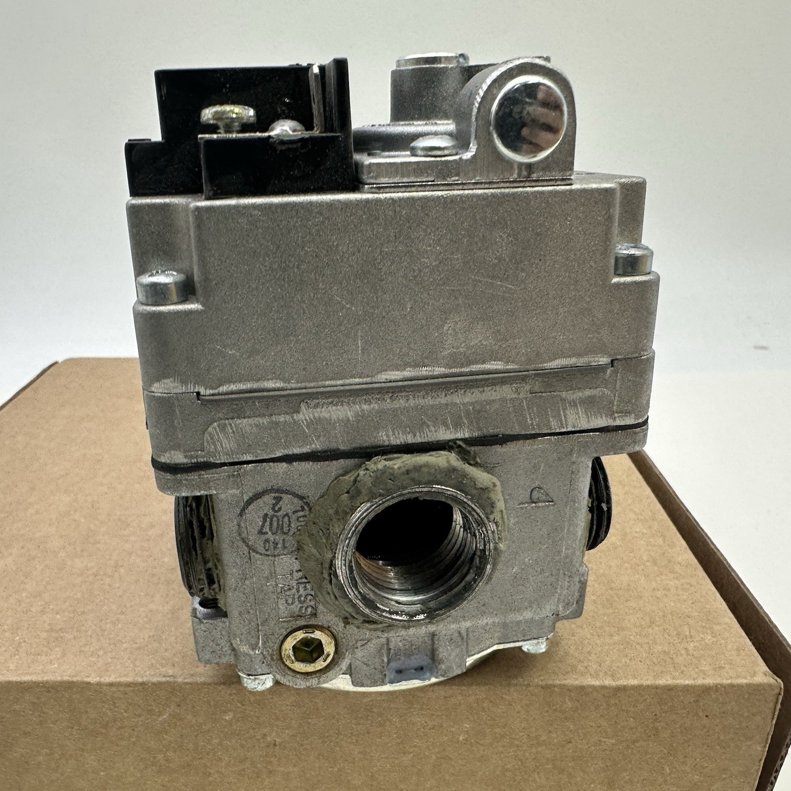 700-428 Robertshaw 24V Slow Open Natural Gas Valve 1/2 x 3/4″ – 7000BER-S7C READ