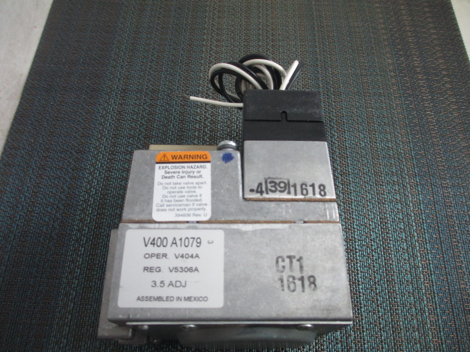 Honeywell V400A1079 Gas Valve NEW!