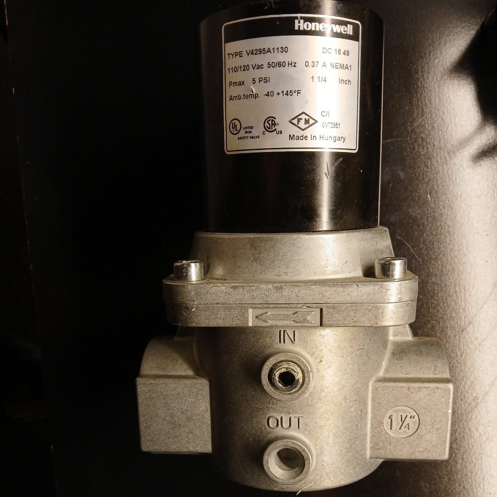 HONEYWELL V4295A1130 120V 1-1/4 NPT. N.C. SOLENOID GAS SHUT-OFF VALVE 5 PSI