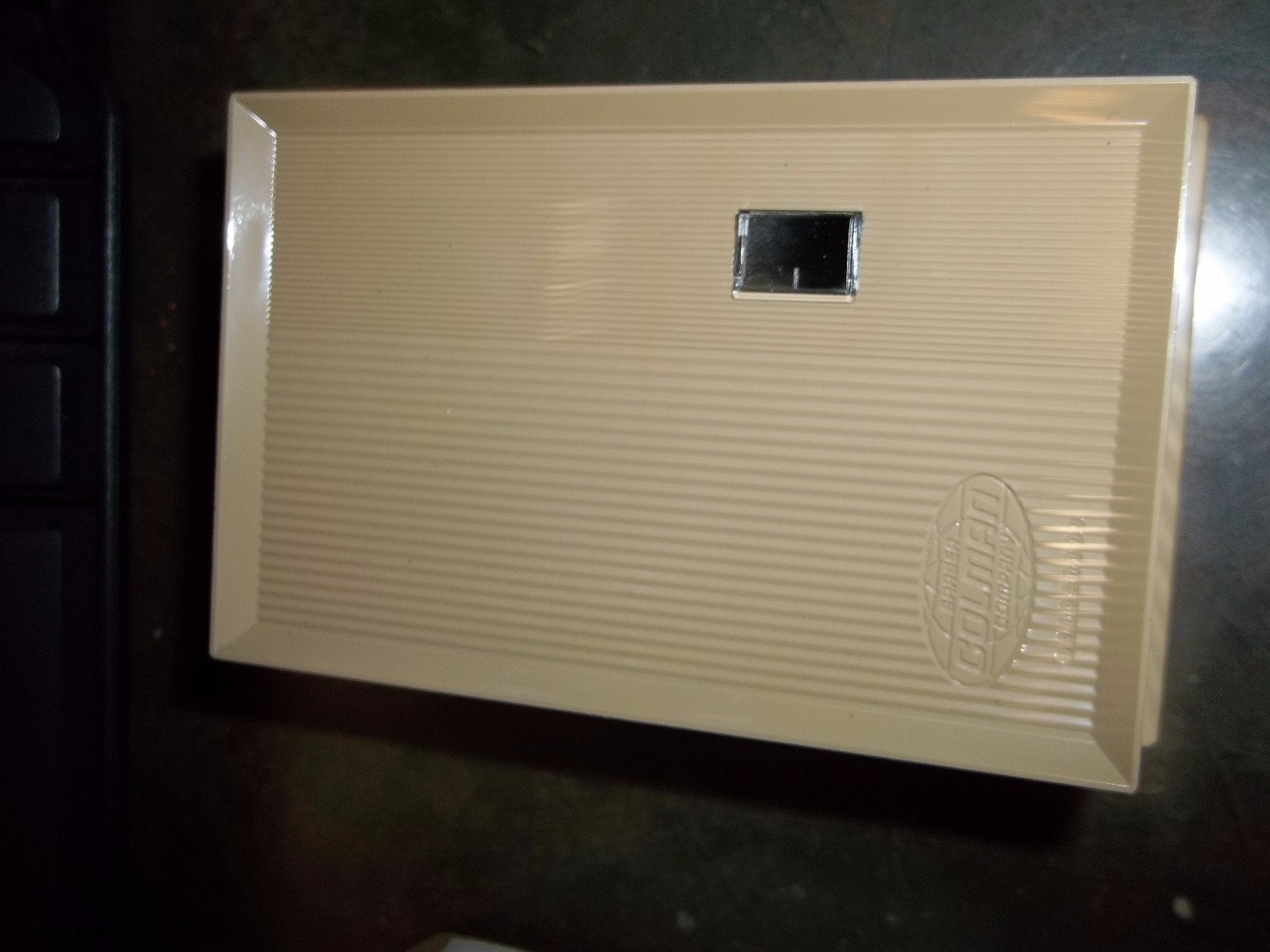 BARBER-COLMAN AT-11-402 COVER FOR ROOM THERMOSTAT PLASTIC BEIGE (X4)