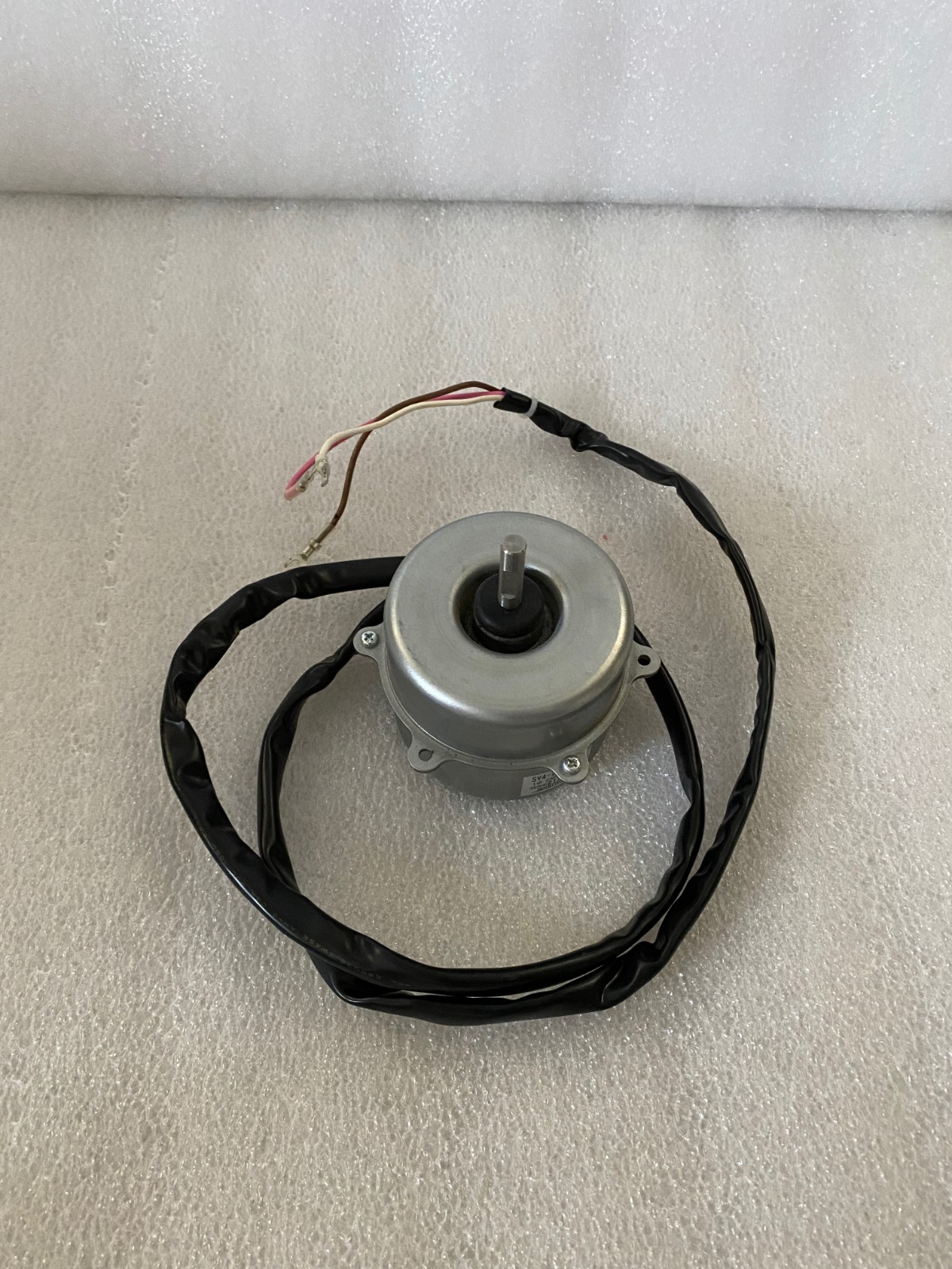 Sanyo – Panasonic Condenser Fan Motor SV4-11AA5P 230V 1PH 4P