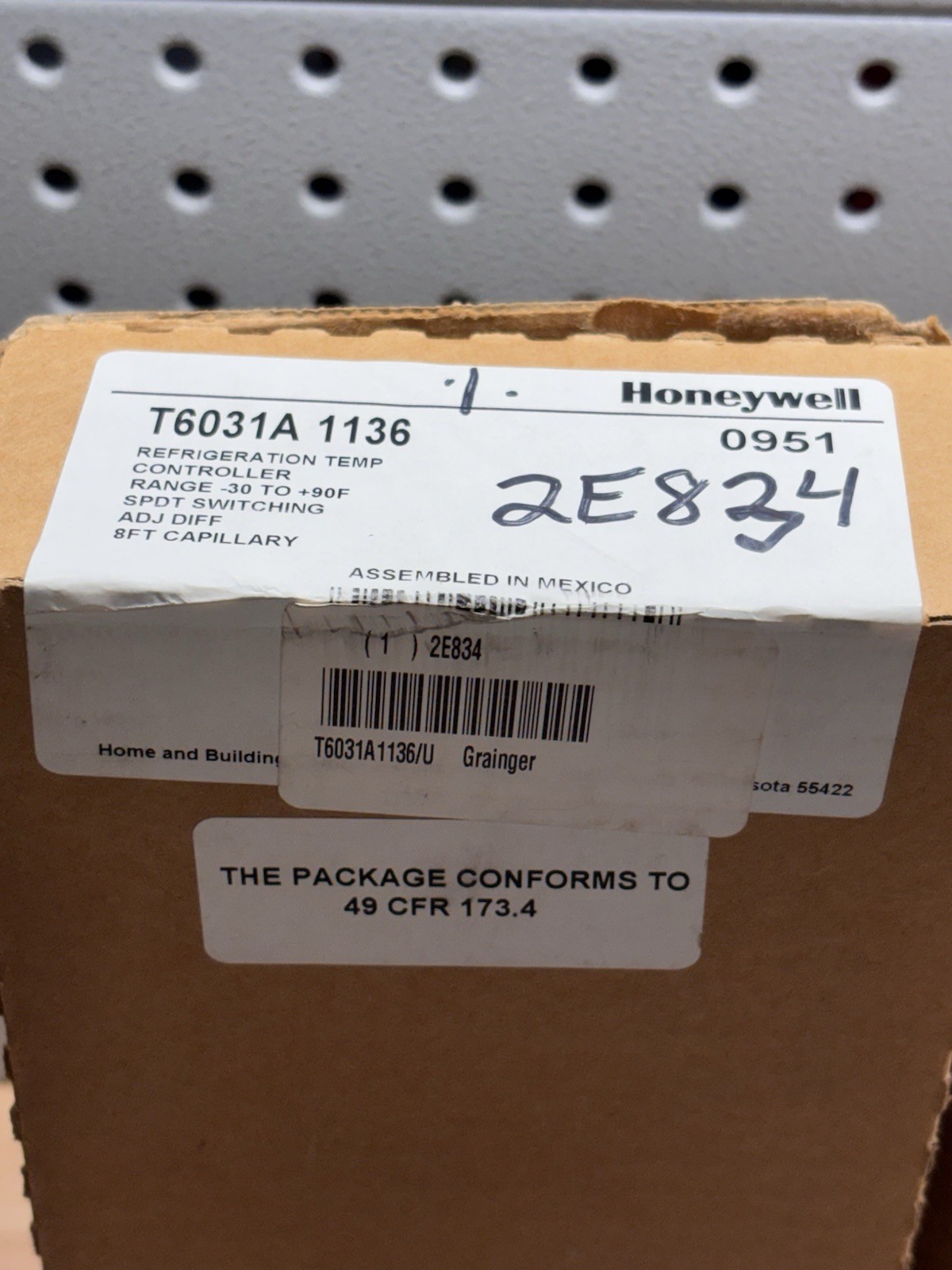 New in box Honeywell T6031A1136 Refrigeration Temp Controller -30 – +90F 8′ Cap