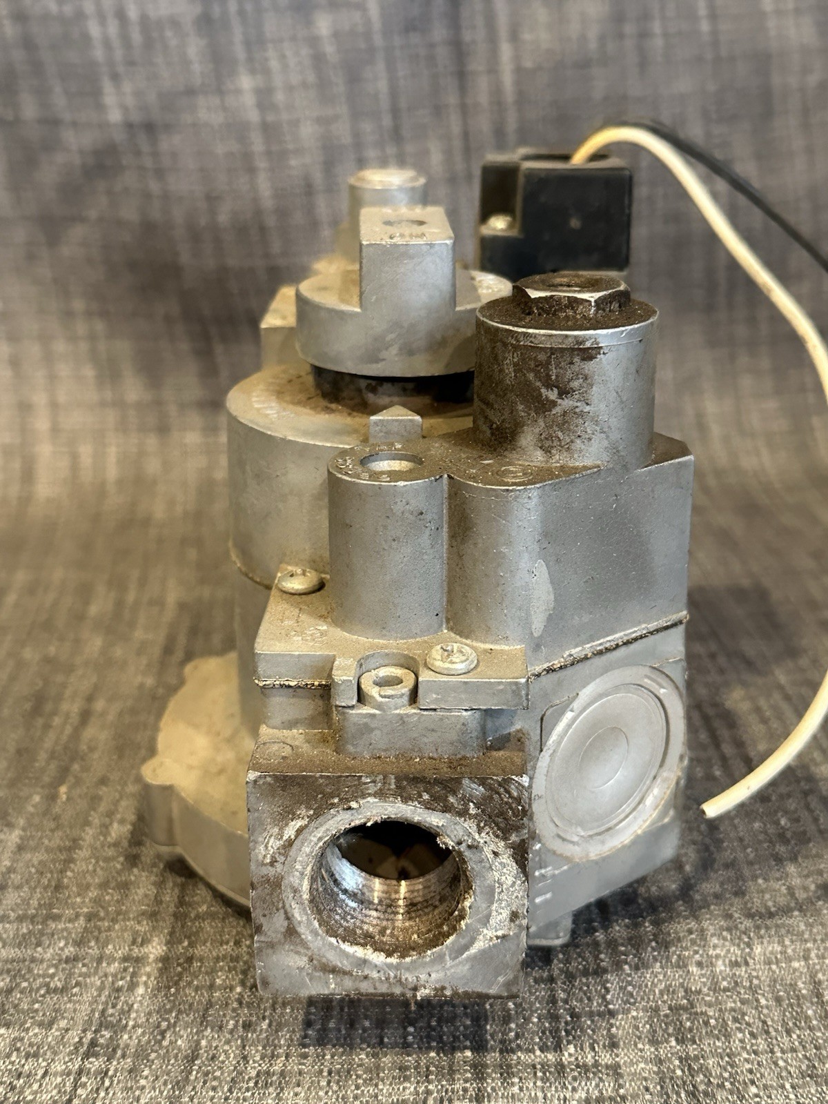 Honeywell V400 A 5039 Single Valve Standing Pilot Combination Gas Control