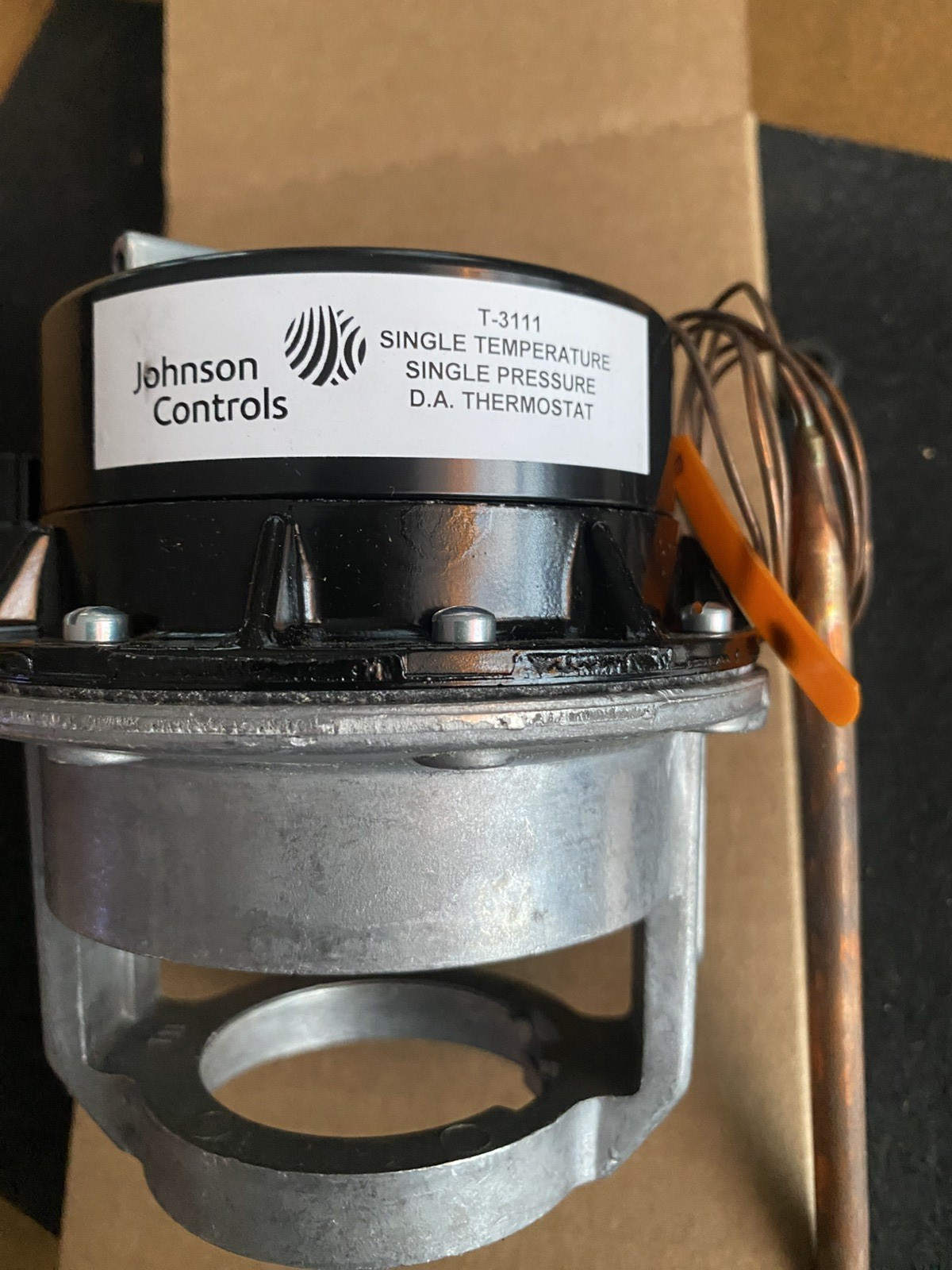 Johnson Controlls T-3111-1 Pneumatic Themostat And Valve Actuator