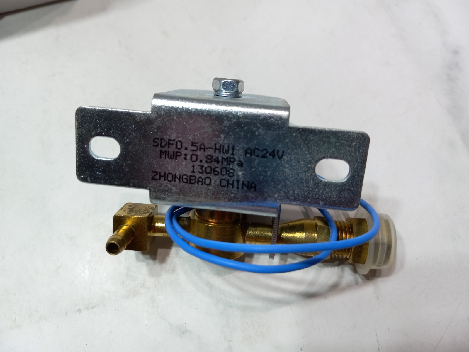 Honeywell 32001639-002 Solenoid Valve HE225 260 265 STRAINER & ORIFICE INCLUDED