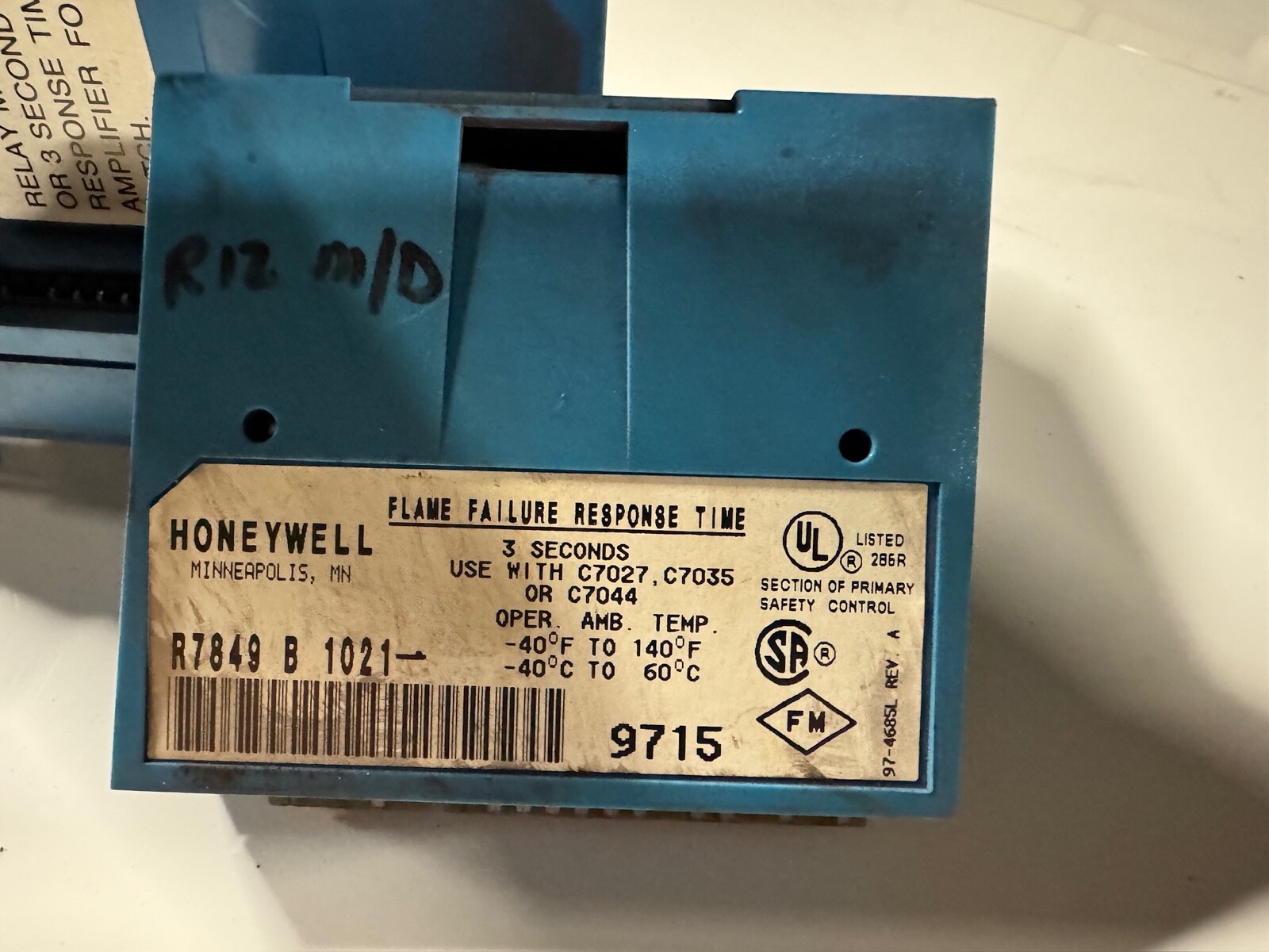 Honeywell RM7890 A 1015 W/ R7849B1021 Dynamic Ampli-Check Ultraviolet flame