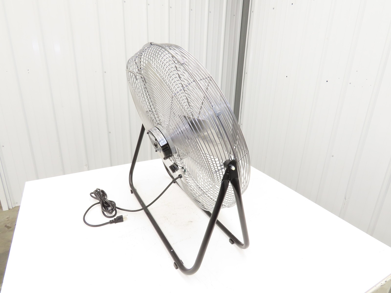 TPI Industrial F-24-TE 24″ Floor Fan with Totally Enclosed Motor 120VAC 2.2 Amp