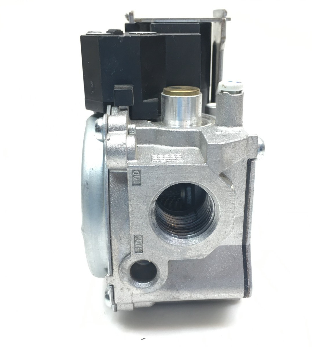 White Rodgers EF32CW151 Bryant Carrier Gas Valve 36J52-580 in/out 1/2″ used G251