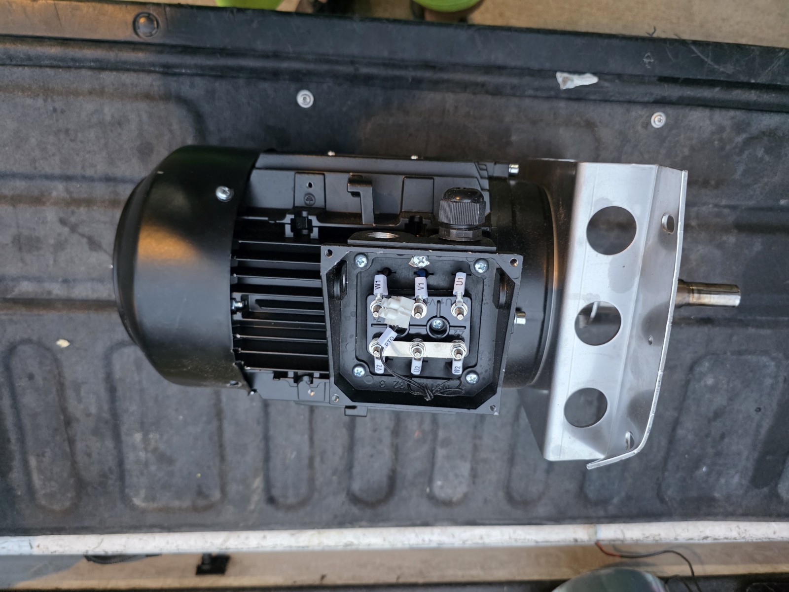 ​BUSCK 3HP 3-Phase Electric Motor T 100L1-4 2.2kW 1760 RPM 208-220V TEFC IE3