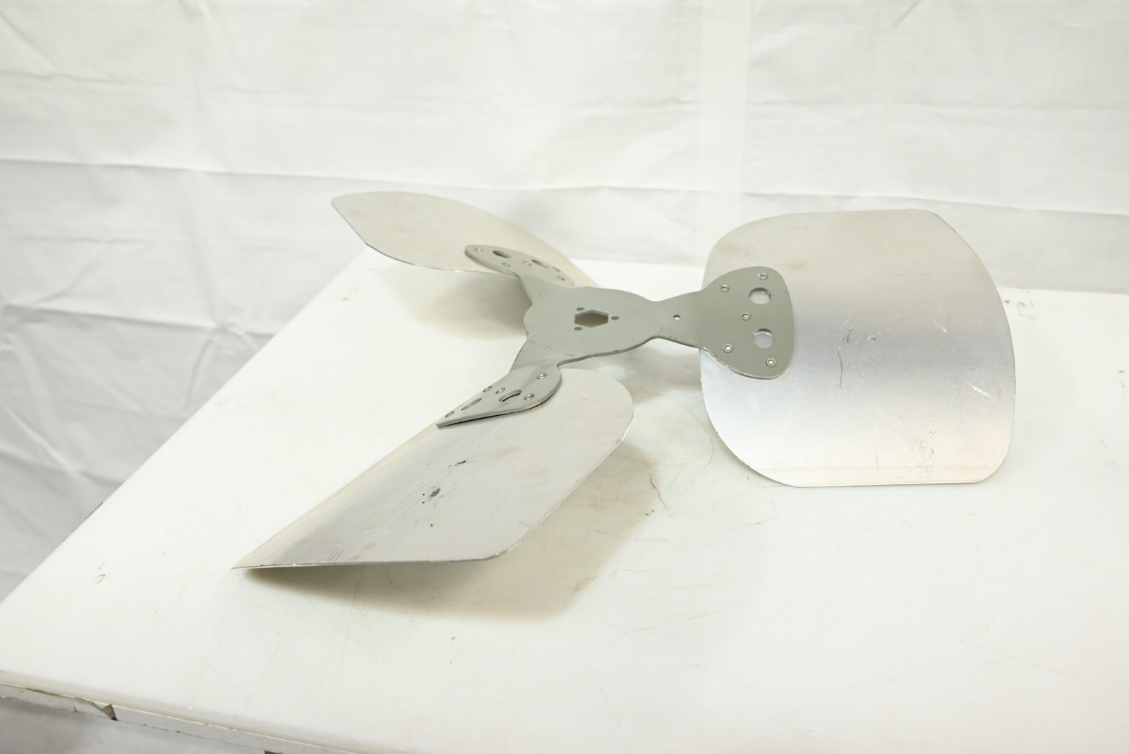 Lau 3 Blade Heavy Duty Condenser Propeller Cw Rotation 27° Pitch 24″ Diameter