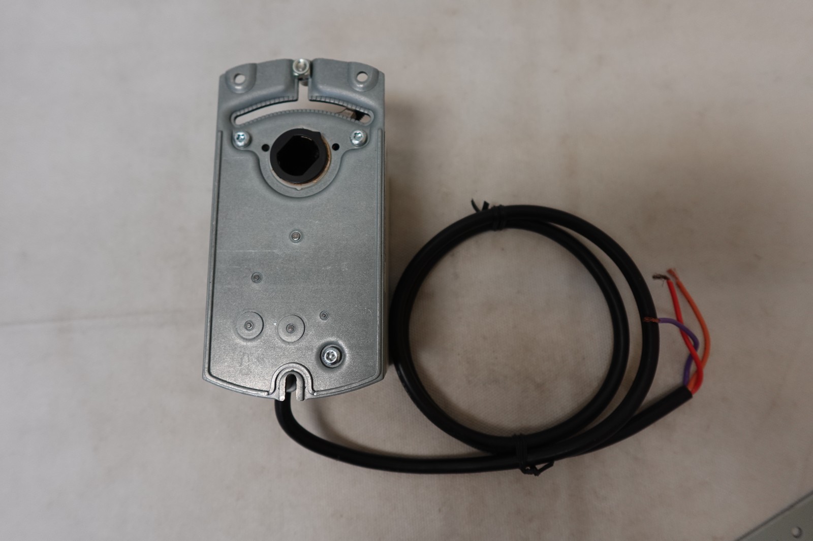 Siemens GDE131.1U OpenAir Damper Actuator 24V 44-in-lb 3-Position NEW NO BOX