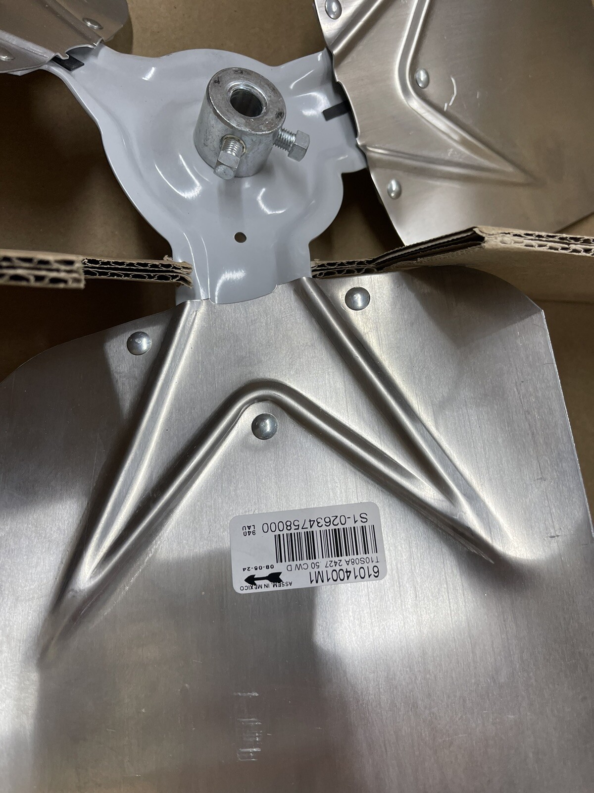YORK 24″ Diameter, 1/2″ Bore, 27D Pitch, Clockwise, 3-Blade Propeller, Fan Blade