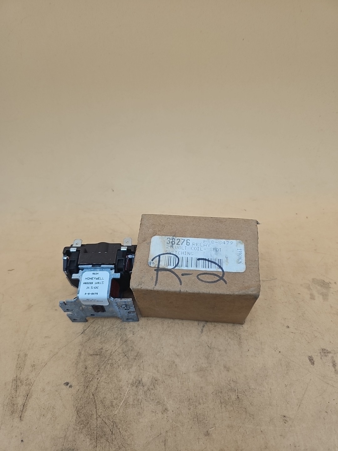Honeywell R8222B1091 Lennox 38276 24V Relay. P-8-8479