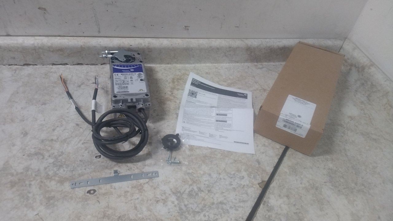 Johnson Controls M9220-AGC-3 24VAC/DC 177 In-Lb Torque Spring Return Actuator