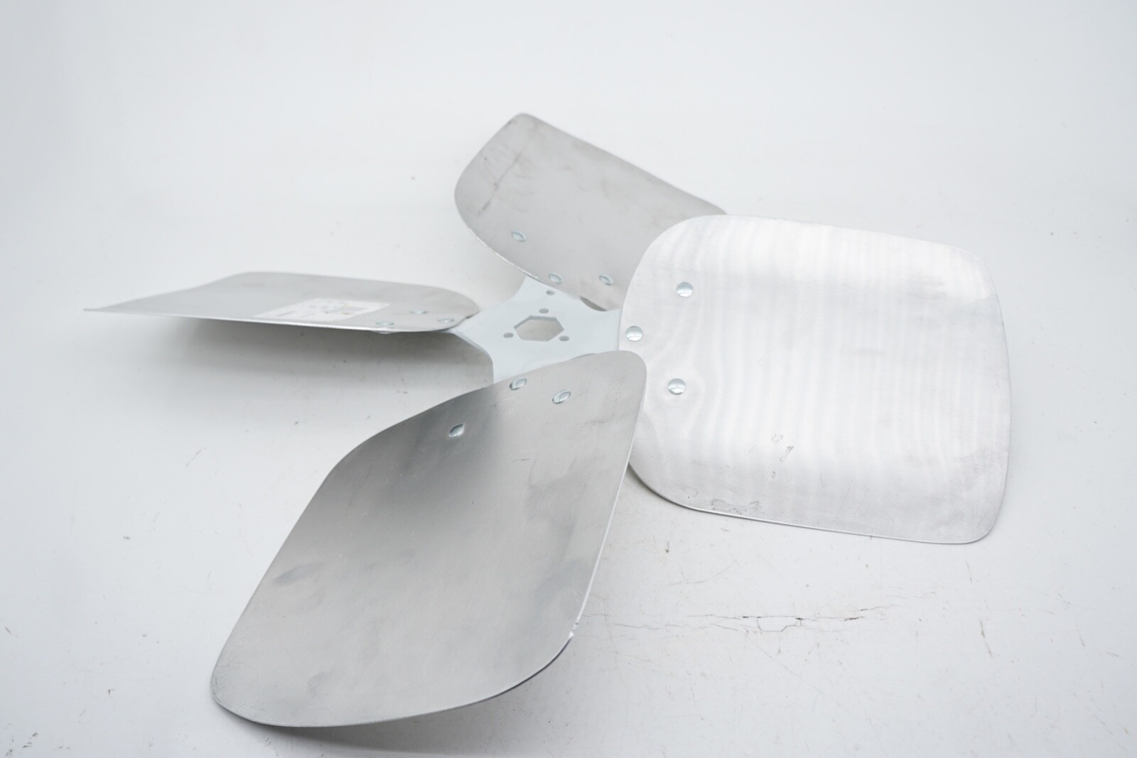 New Genuine Lau 60558701 20″ Fan Blade CW Rotation 27 Degree Pitch 4 Blade