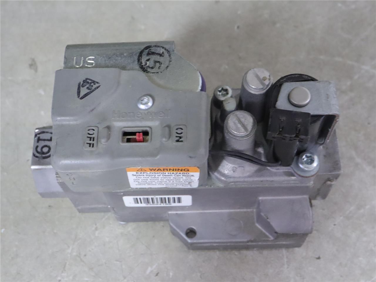 Honeywell VR9205Q1010 Furnace Two 2 Stage Gas Valve 24V 0151M00028