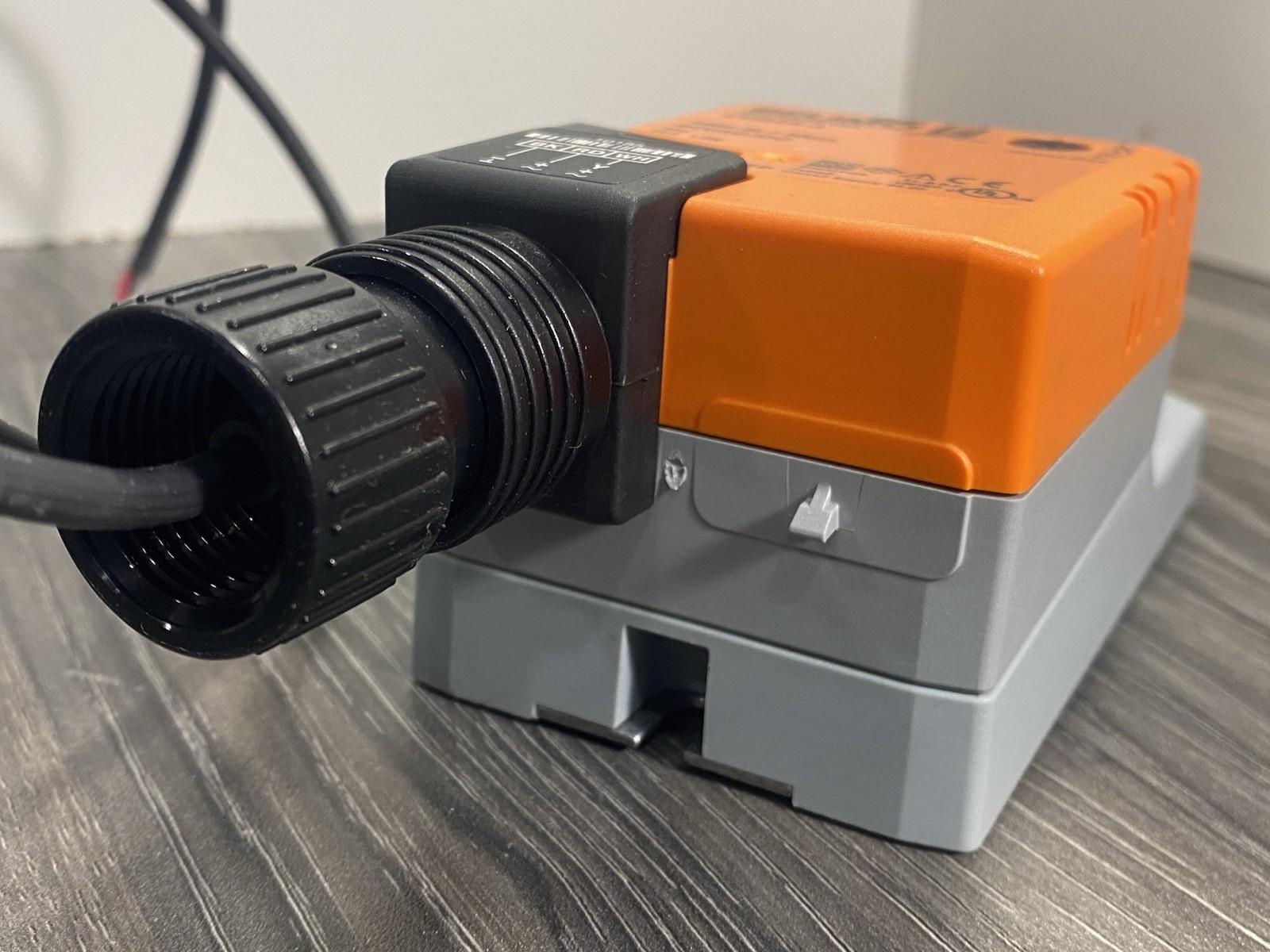 Belimo LMB24-3 Pneumatic Actuator 2-Position 45in-lb 5Nm 24 VAC/DC NEMA2 IP54