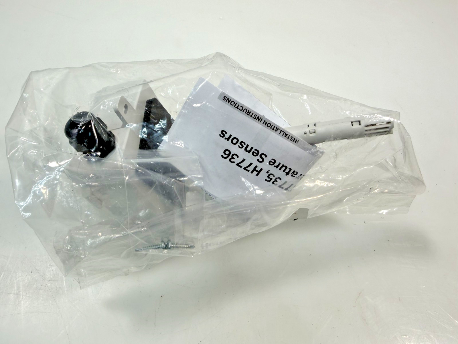 Honeywell H77 Series Humidity & Temperature Sensor H7735B2018 NEW