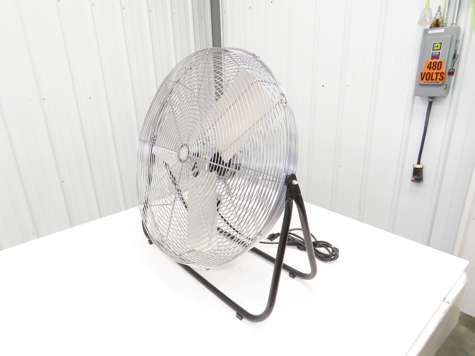 TPI Industrial F-24-TE 24″ Floor Fan with Totally Enclosed Motor 120VAC 2.2 Amp