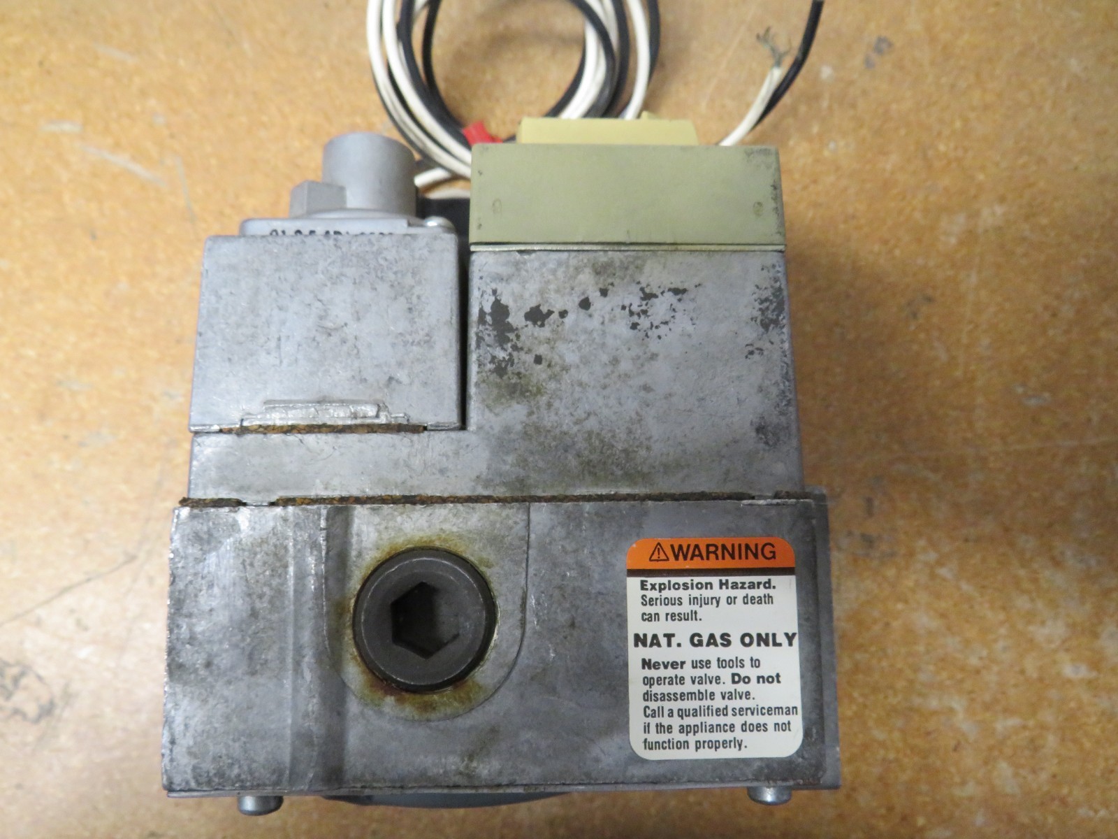 Honeywell V400A-1046 Natural Gas Valve
