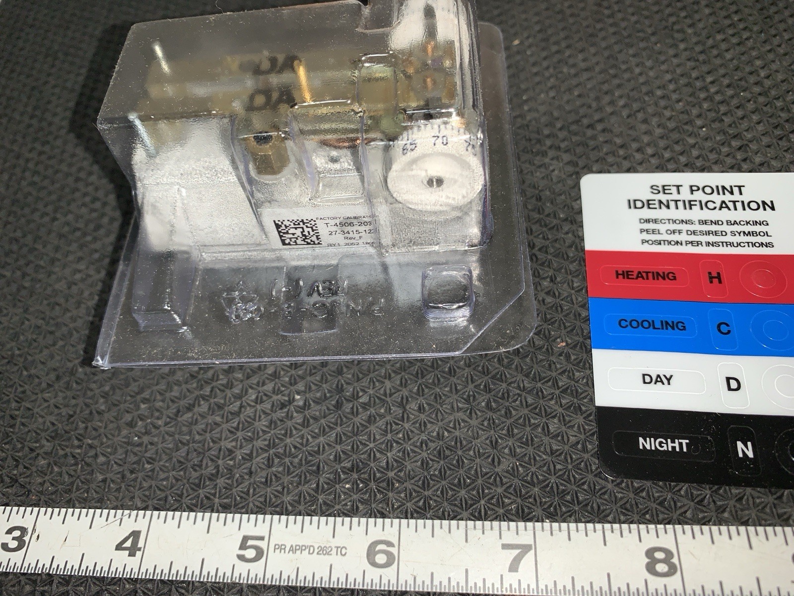 Johnson Controls T-4506-203 38Y176 Dual Temperature Thermostat Day Night
