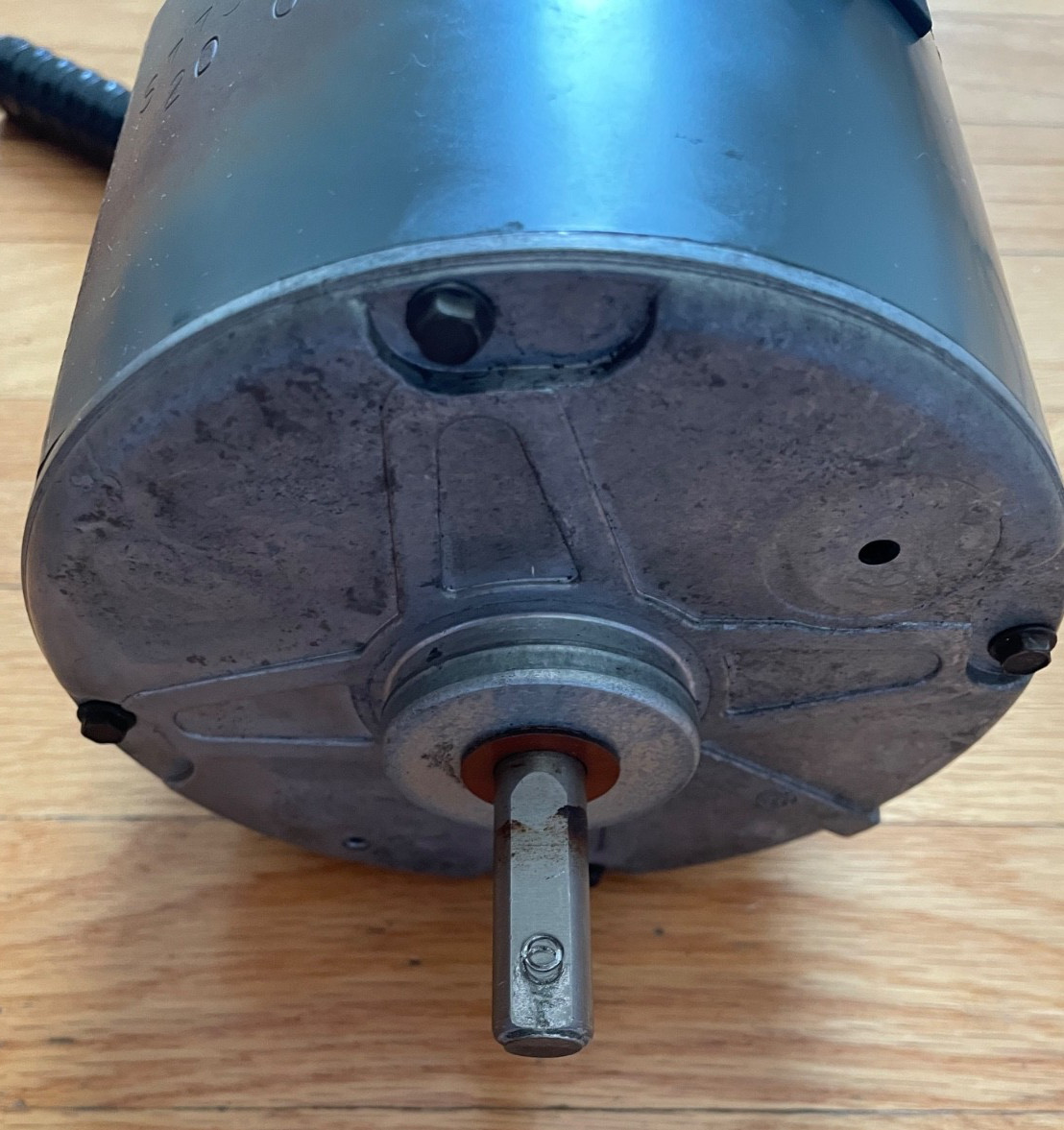 GE Condenser Fan Motor HC35GE237; 5KCP39DFS773S from a Carrier 38TZA030320; USED