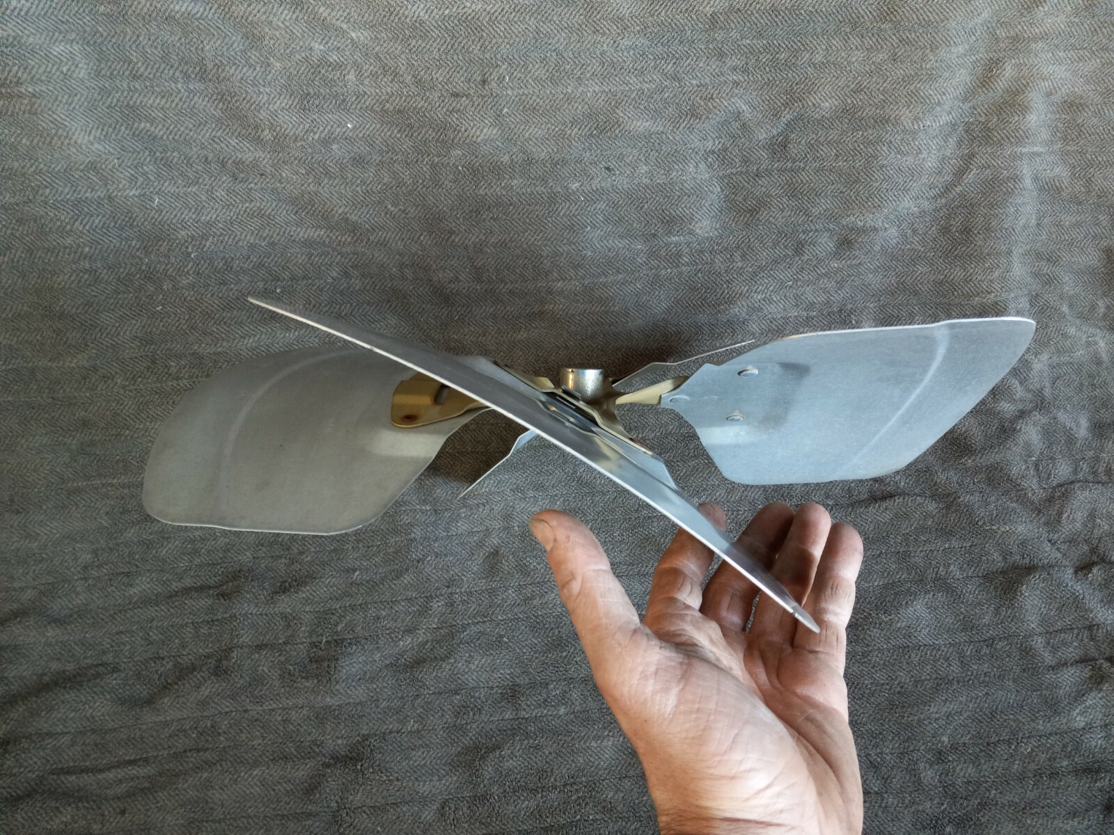 18″ Lennox Armstrong Ducane 68J27 / 68J2701 Condenser Fan Blade 4 Blade 98M19