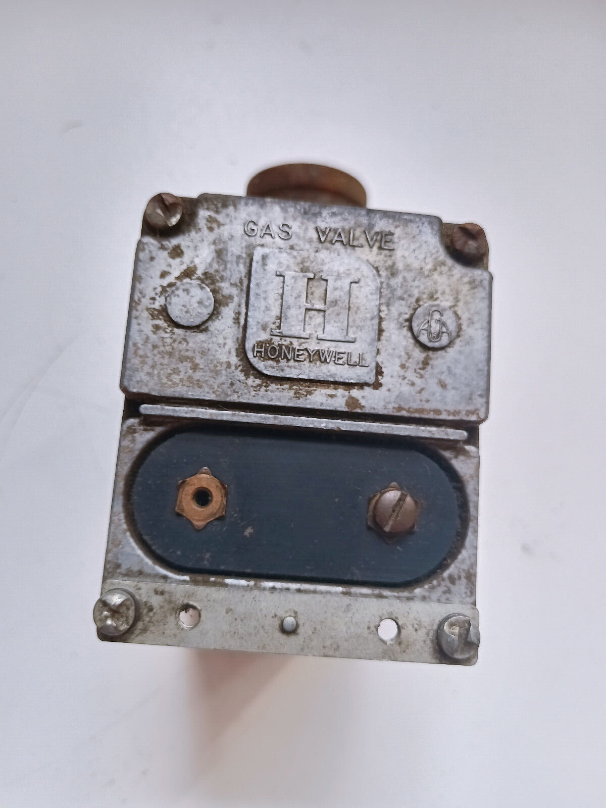honeywell gas valve type v80a6dj3x3 24v .65a .60cy 8 oz press g-1p 3/8