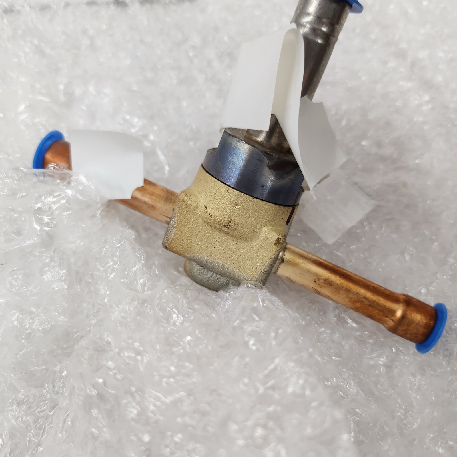 EMERSON REFRIGERANT SOLENOID VALVE / 200RB 3T3 / PCN 049609 / LESS COIL / NEW