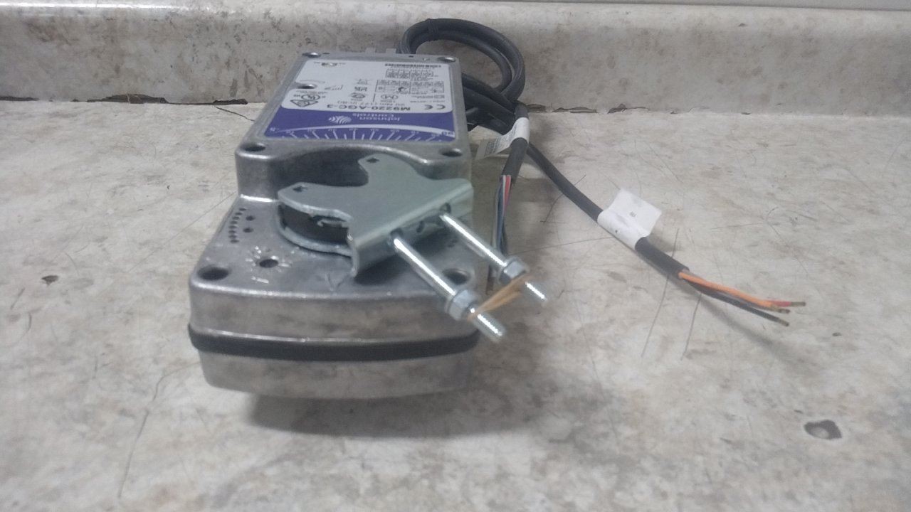 Johnson Controls M9220-AGC-3 24VAC/DC 177 In-Lb Torque Spring Return Actuator