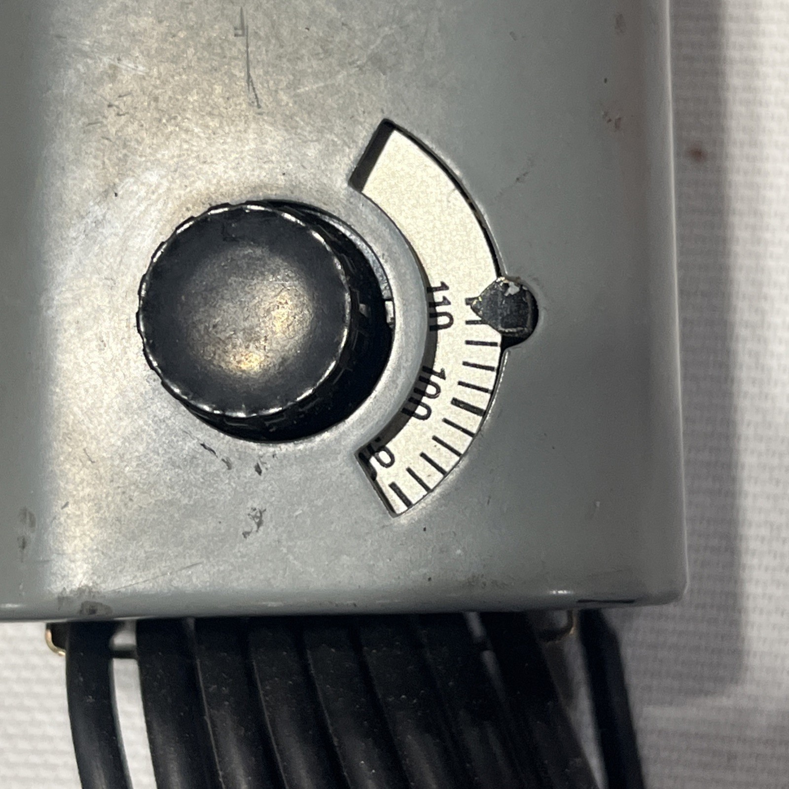 Dayton 2E206; line voltage mechanical thermostat. 24-600vac 30-110F