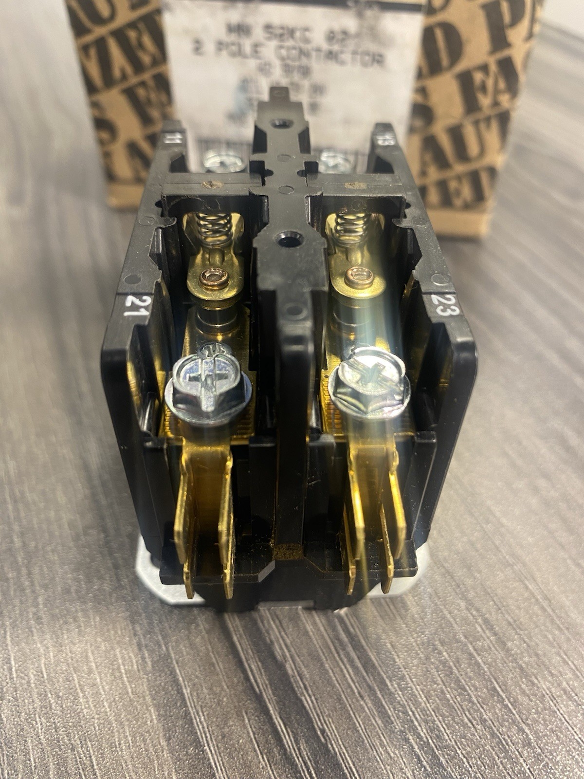 Carrier HN52KC024 Contactor Black 600 Volt 30 Amp 2-Pole Coil 24VAC HN52KC010